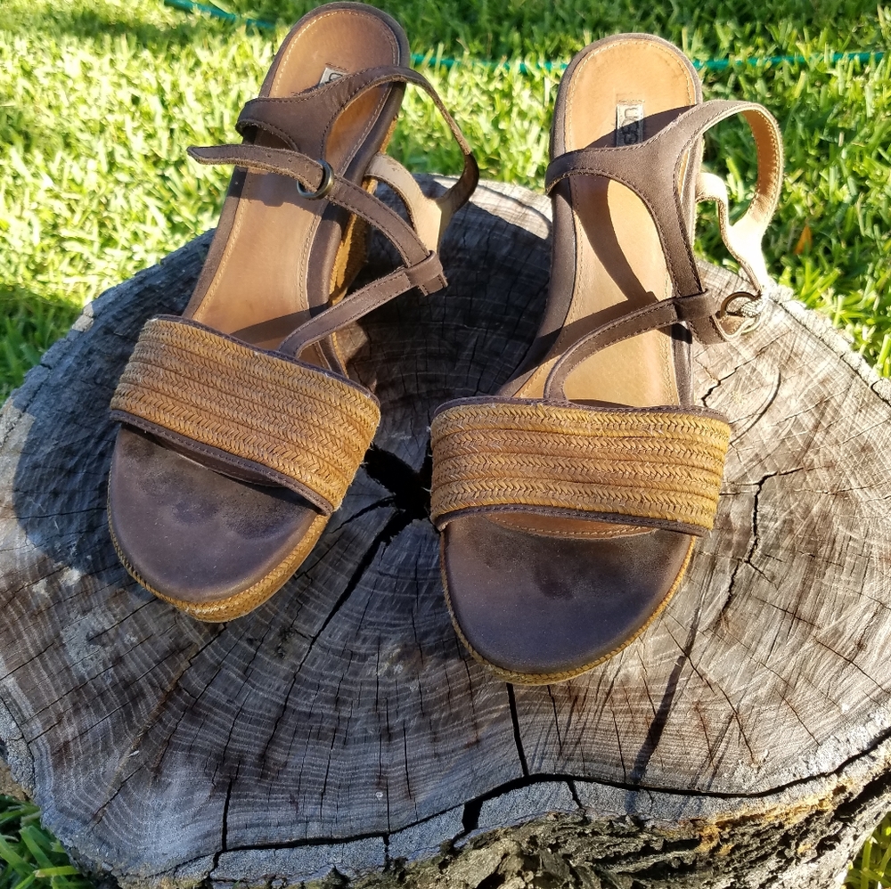 UGG Australia Size 8.5 FITCHIE Brown Leather Jute